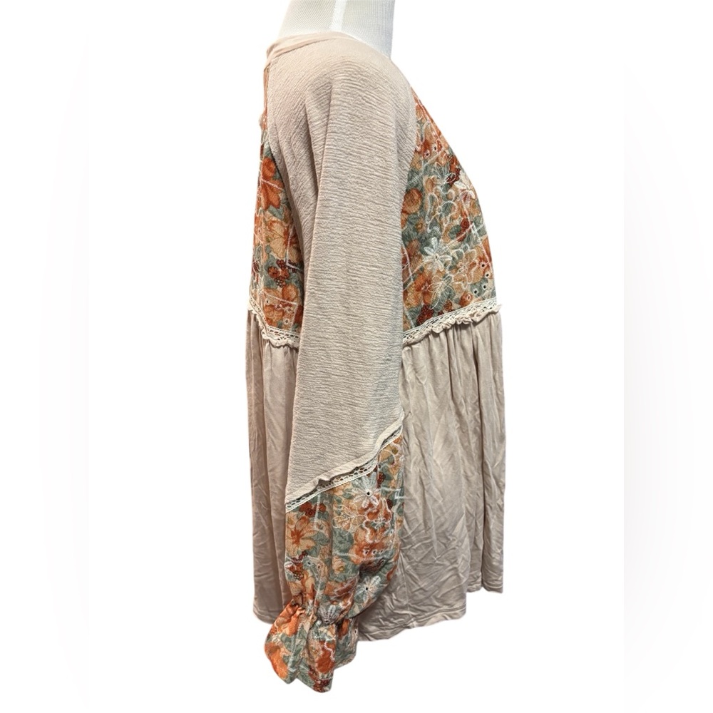 NWOT POL Floral Patchwork V-Neck Top - Picture 3 of 6